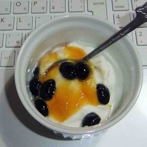 柚子ジャムと黒豆のヨーグルト